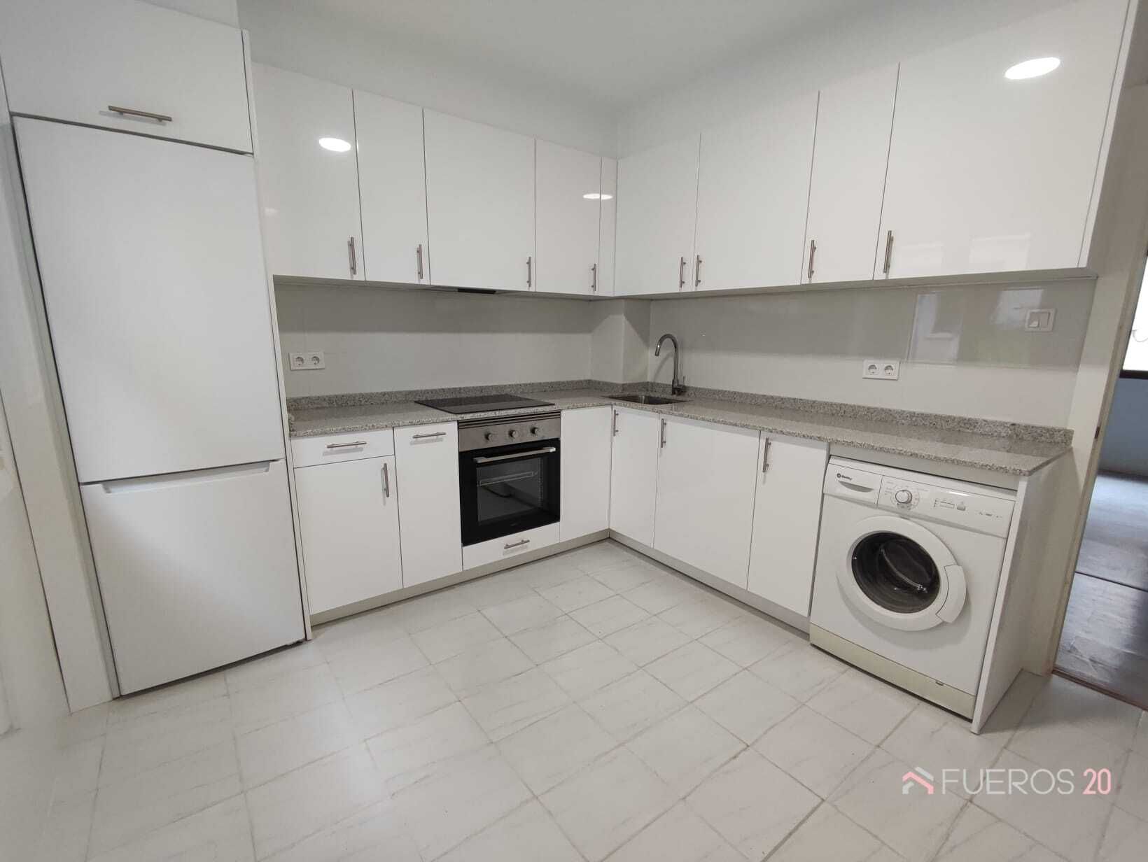 Cuina de Pis en venda en Barakaldo  amb Jardí privat i Traster