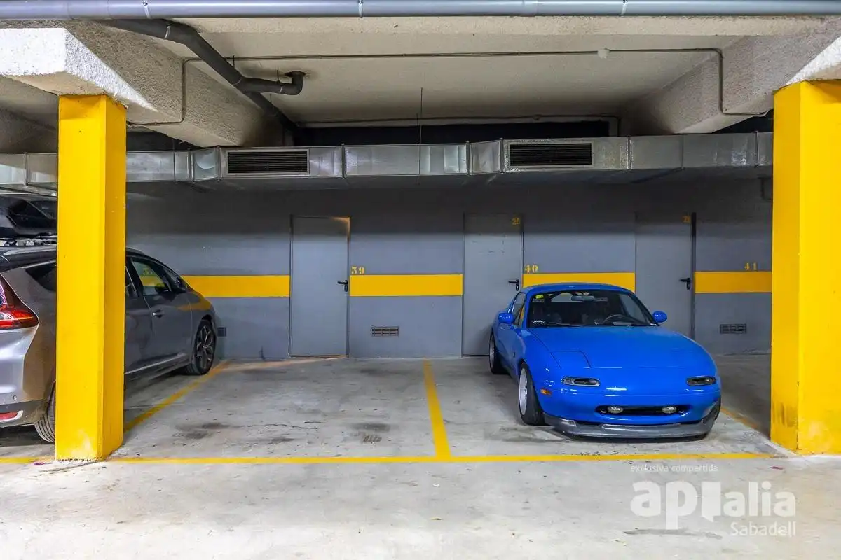Parkplatz von Wohnung zum Verkauf in Sabadell mit Heizung und Abstellraum