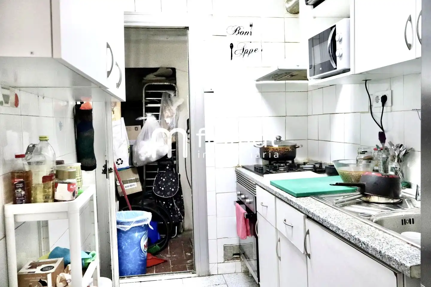 Kitchen of Ground floor for sale in Santa Coloma de Gramenet