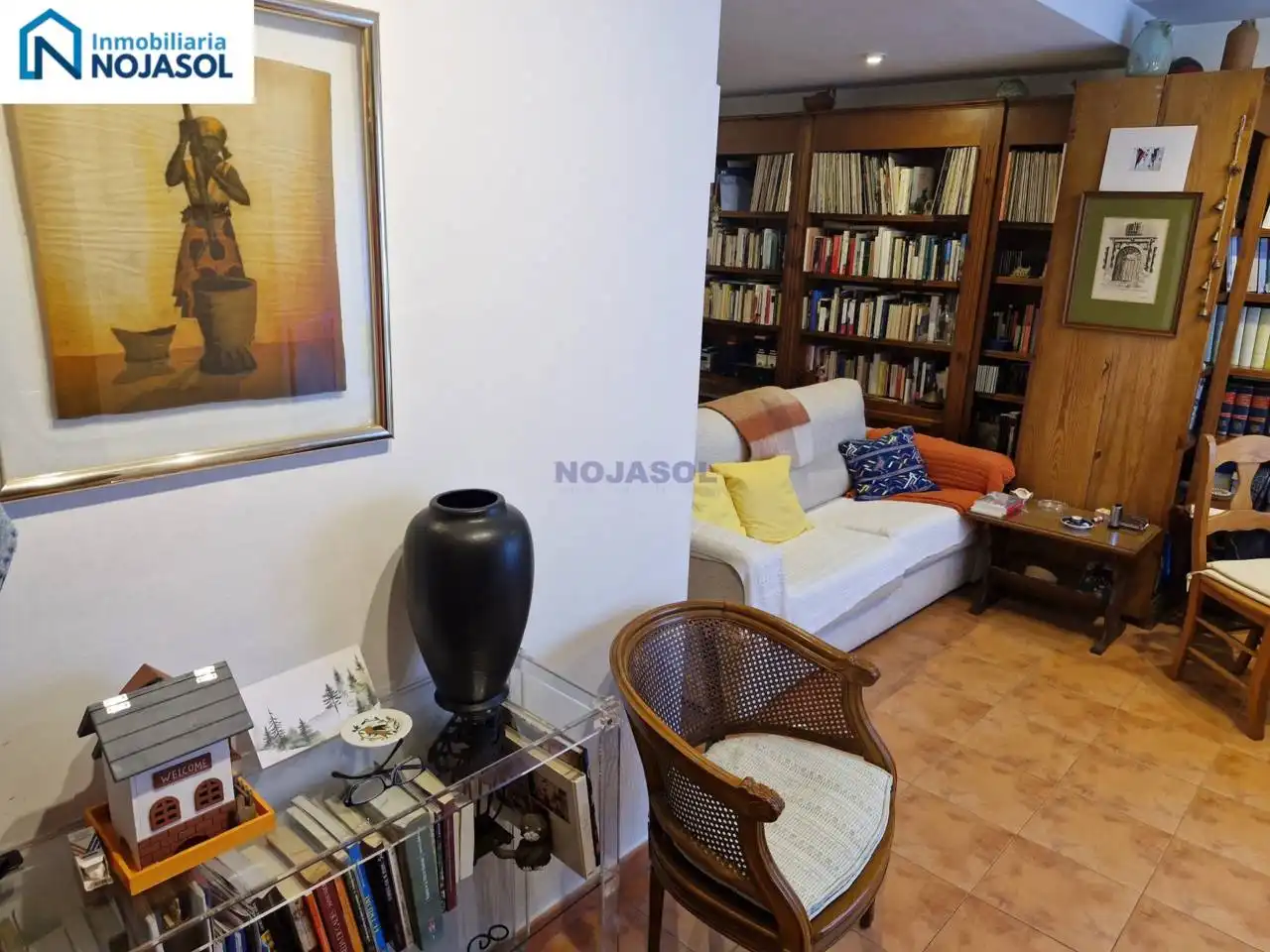 Sala d'estar de Casa adosada en venda en Escalante amb Calefacció, Jardí privat i Parquet