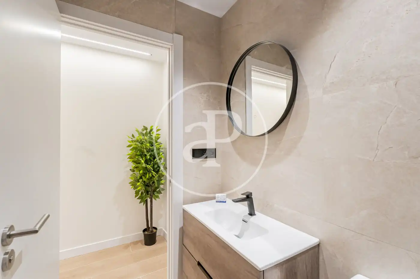 Bathroom of Flat for rent in Madrid  with Air Conditioner, Heating and Furnished