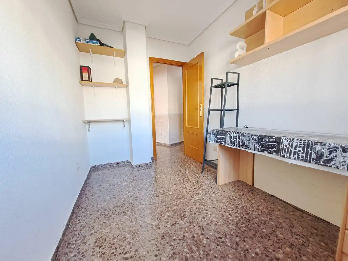 Flat for sale in Torrent  with Air Conditioner, Heating and Furnished