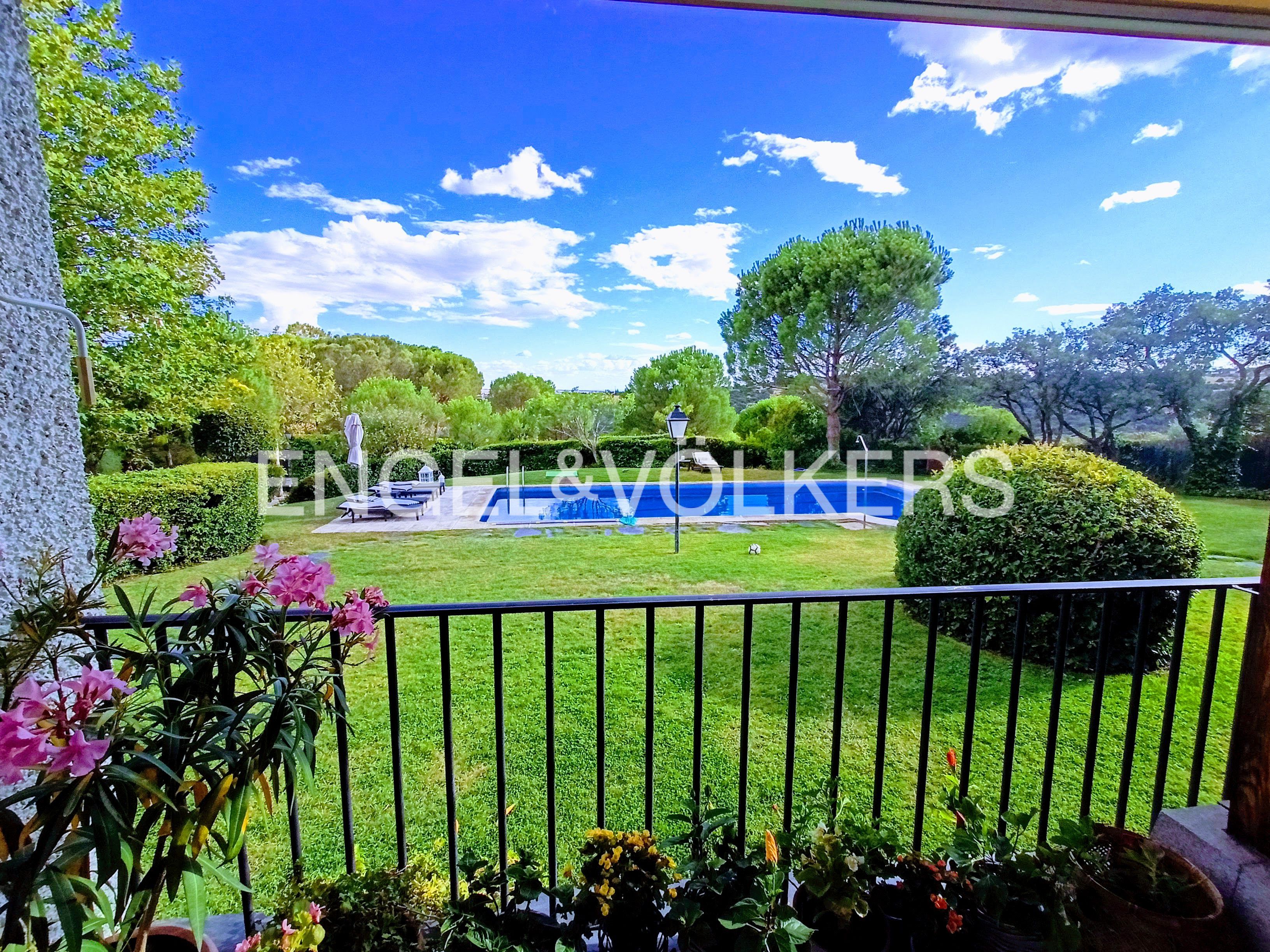 Exterior view of House or chalet for sale in Torrelodones  with Heating, Private garden and Terrace