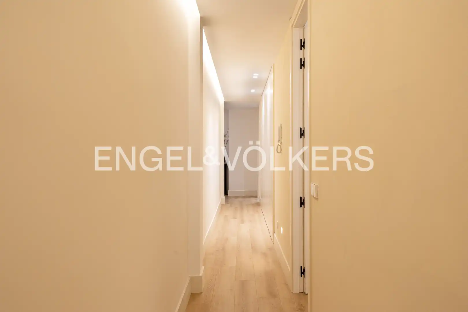 Wohnung zum Verkauf in Madrid mit Klimaanlage und Heizung