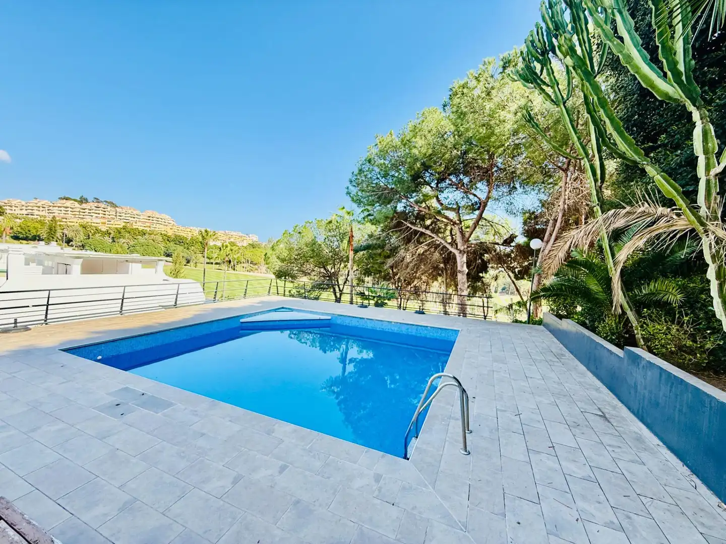 Piscina de Casa adosada en venda en Benalmádena amb Aire condicionat, Jardí privat i Terrassa