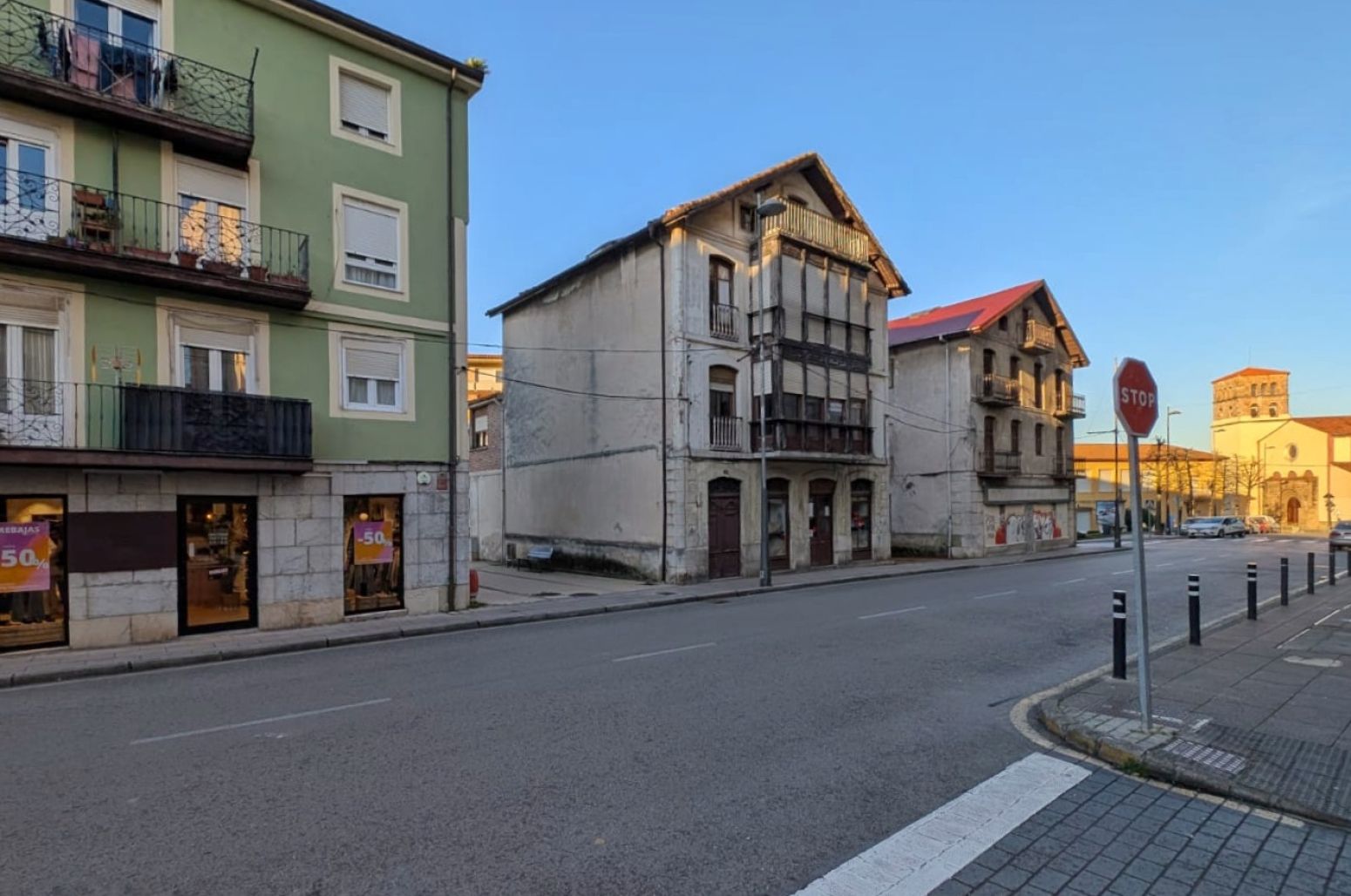 Vista exterior de Edifici en venda en El Astillero  