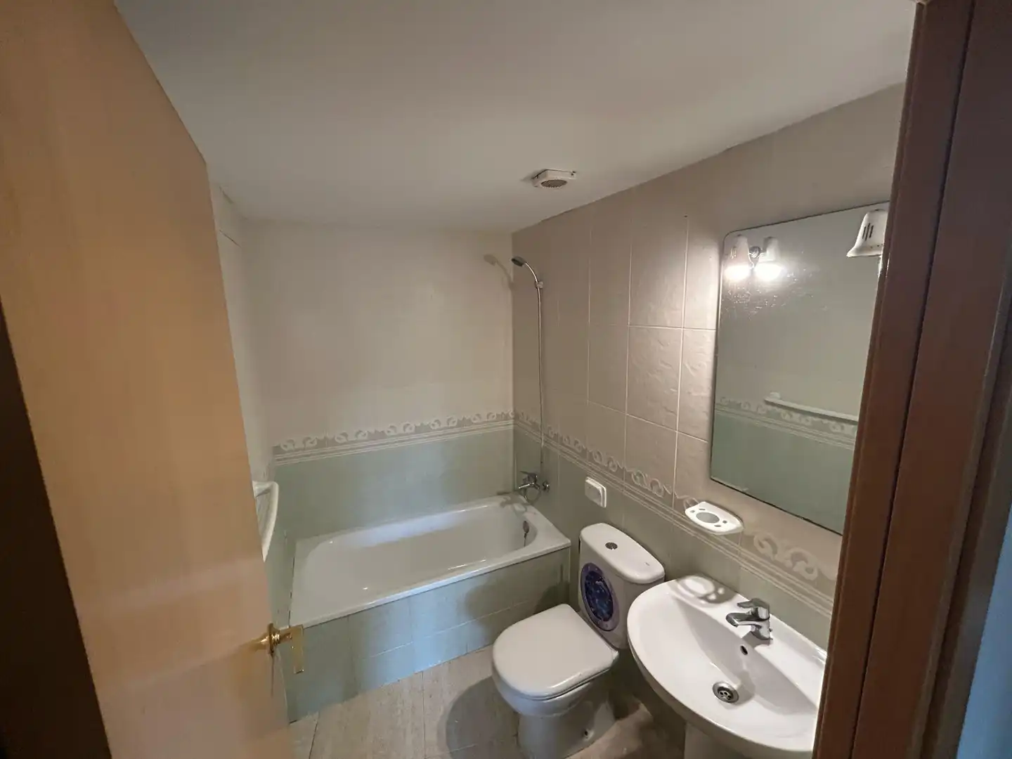 Baño de Piso en venta en Benicarló con Aire acondicionado, Terraza y Amueblado