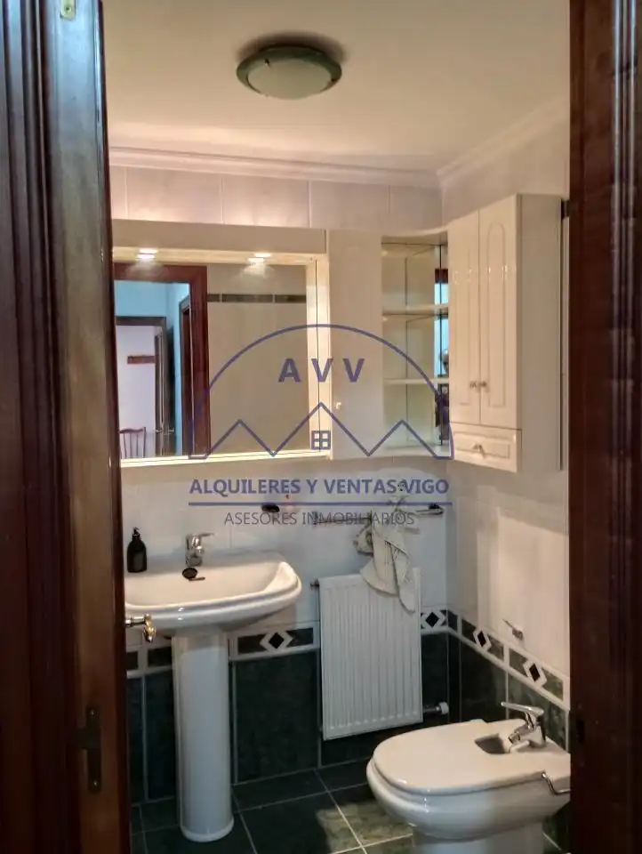 Bathroom of Flat for sale in Vigo   with Heating, Parquet flooring and Storage room