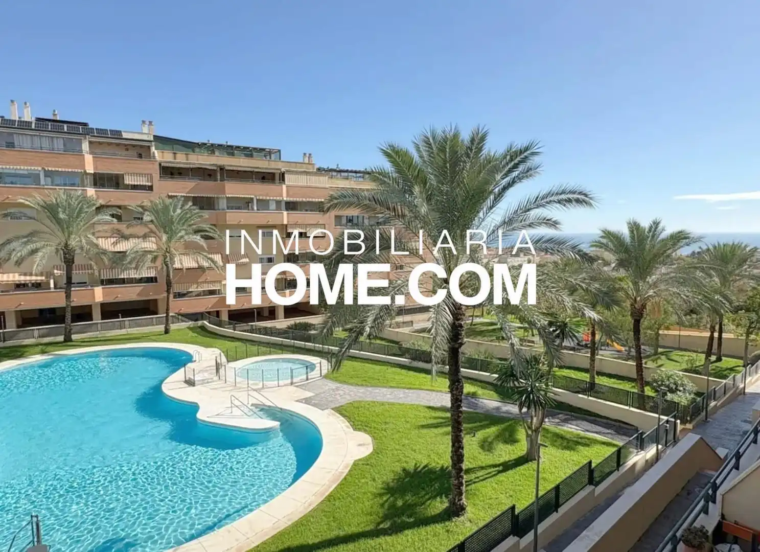 Flat with terrace for sale in Calle Andrés Segovia, imagen 2