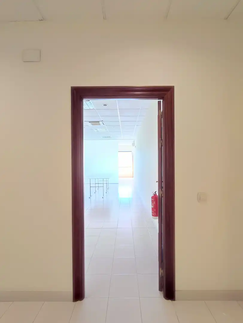Büro zur Miete in Berrioplano / Berriobeiti mit Klimaanlage, Heizung und Möbliert