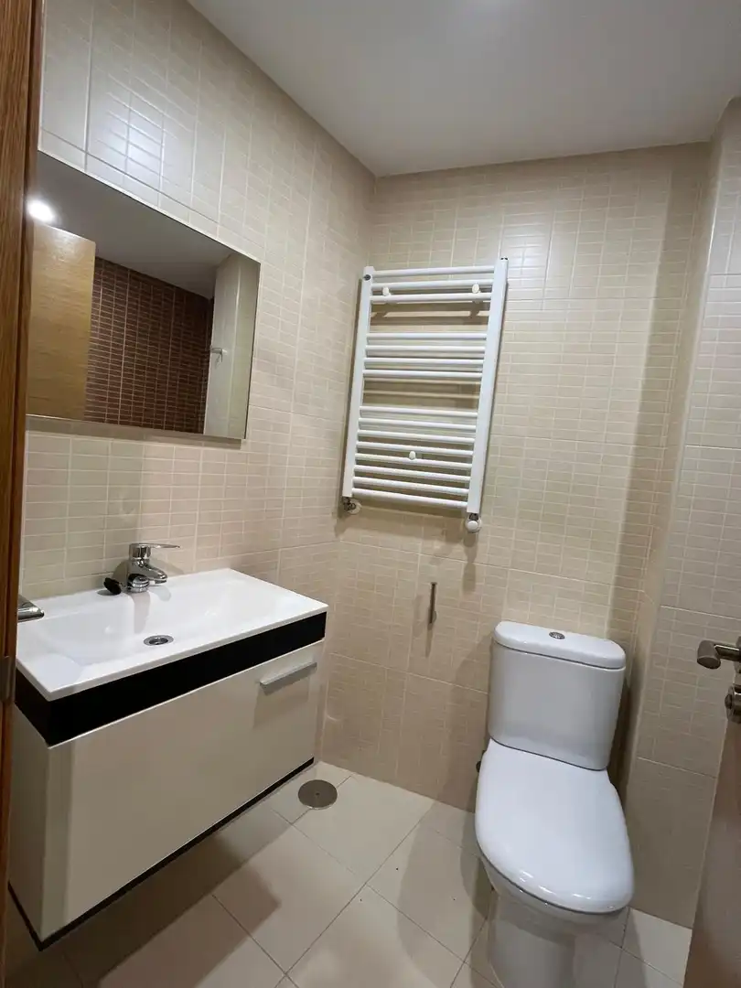 Bathroom of Flat for rent in Cambre   with Heating and Storage room
