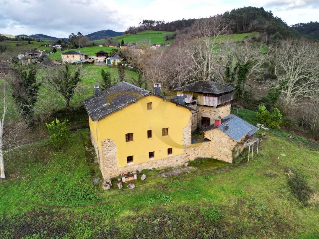 Vista exterior de Casa o xalet en venda en Valdés - Luarca amb Jardí privat i Terrassa
