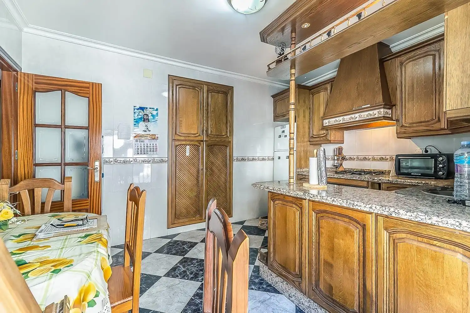 Cuina de Casa o xalet en venda en Valle de Abdalajís amb Aire condicionat, Terrassa i Moblat