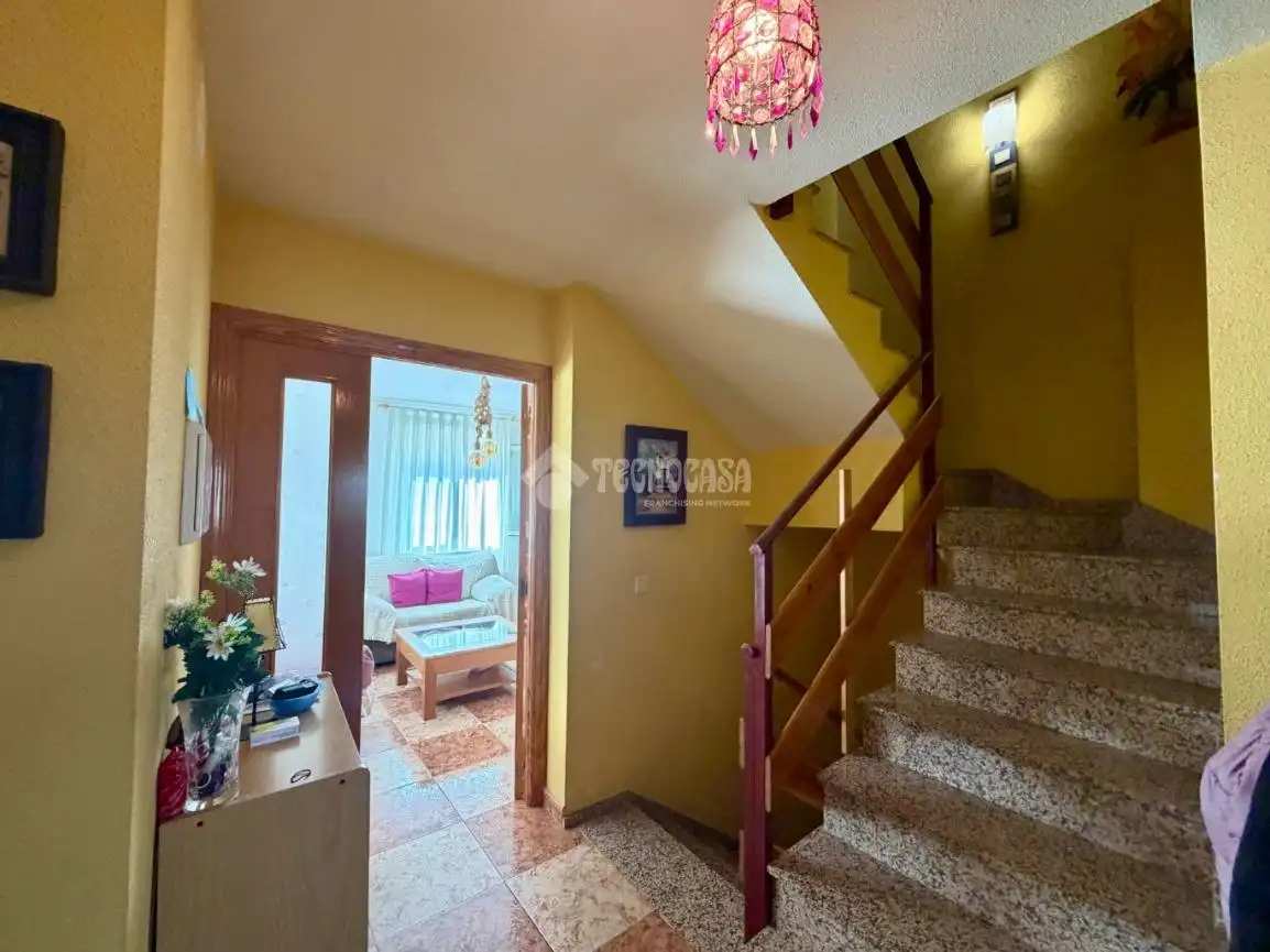 Casa adosada en venta en Villanueva de la Torre con Jardín privado, Terraza y Balcón