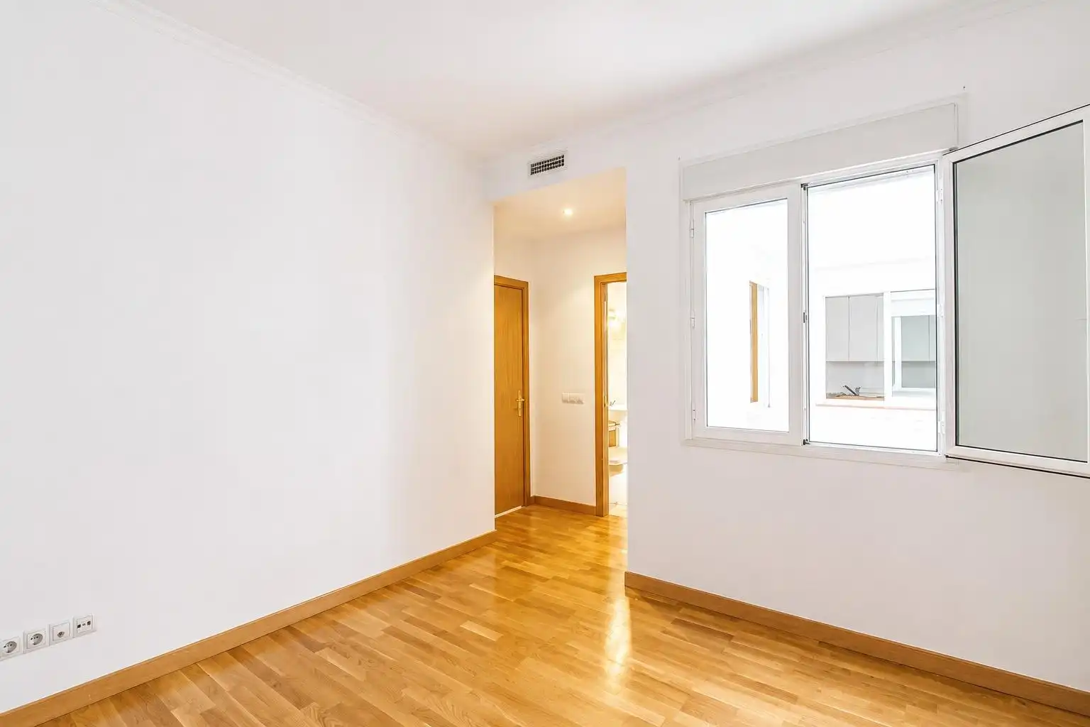 Bedroom of Flat for rent in Madrid  with Air Conditioner, Heating and Parquet flooring