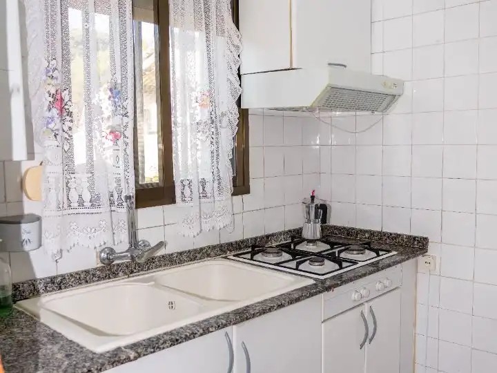 Cuina de Casa o xalet en venda en La Vall de Gallinera amb Terrassa, Piscina i Balcó