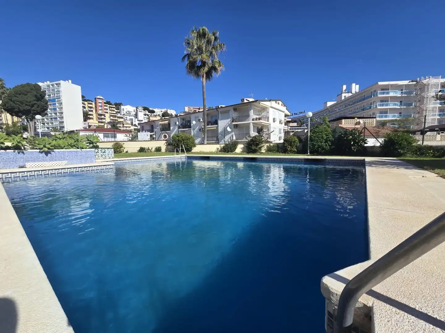 Piscina de Pis en venda en Torremolinos amb Terrassa, Moblat i Piscina comunitària