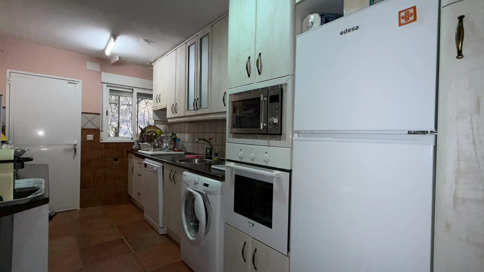 Cuina de Casa o xalet en venda en Villa del Prado amb Aire condicionat, Calefacció i Jardí privat