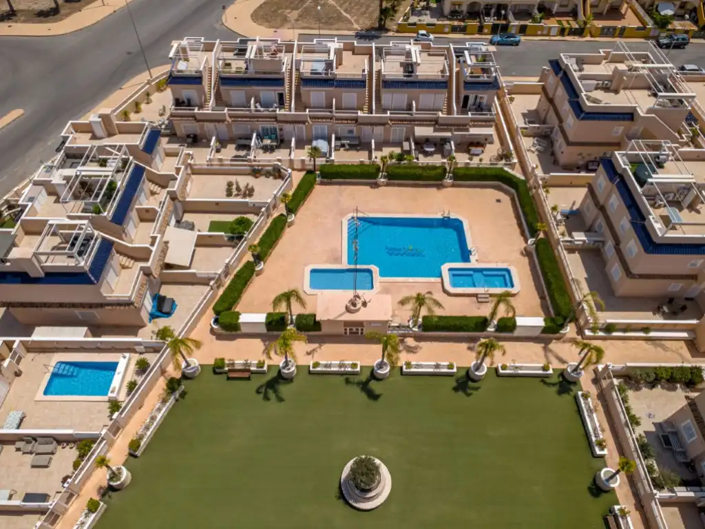 Piscina de Casa adosada en venta en Orihuela con Aire acondicionado, Jardín privado y Terraza