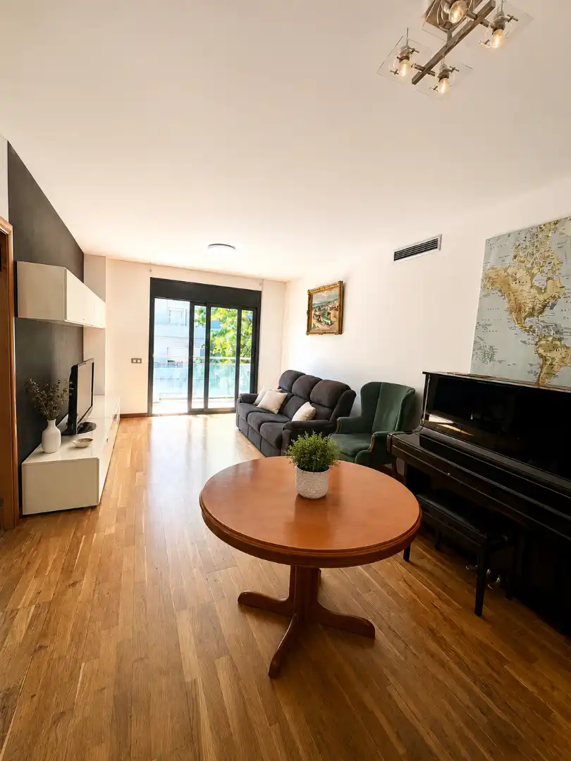 Sala d'estar de Pis en venda en Barcelona amb Aire condicionat, Calefacció i Parquet