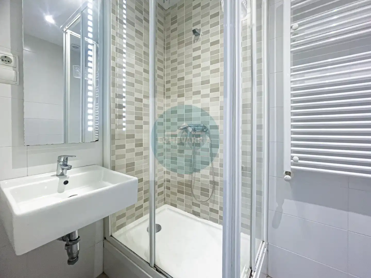Bathroom of Flat for rent in Madrid  with Heating, Furnished and Oven