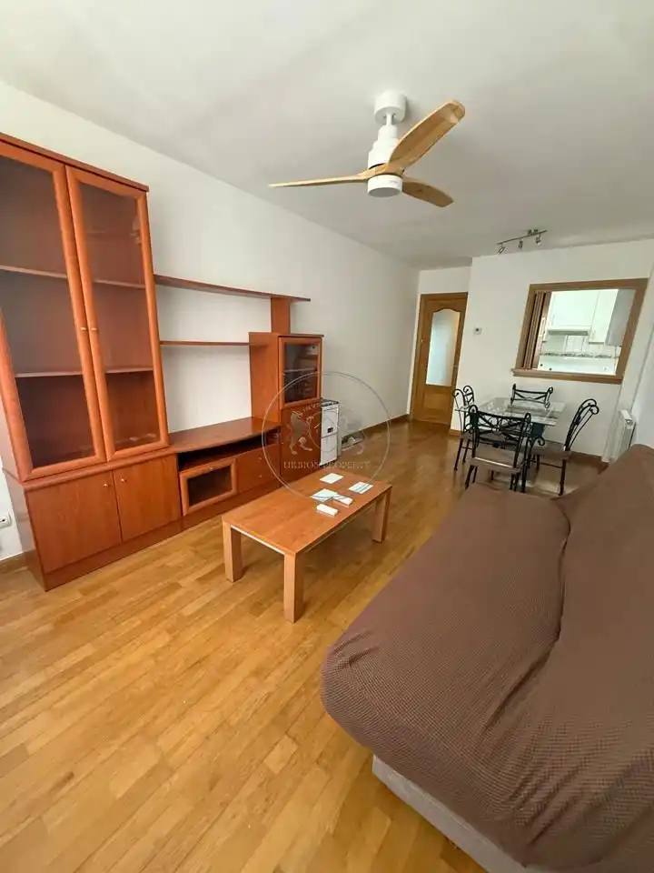 Sala d'estar de Apartament en venda en  Madrid Capital amb Calefacció i Moblat