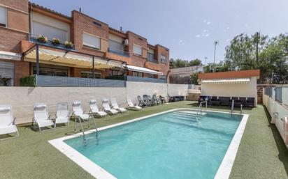 Swimming pool of Single-family semi-detached for sale in  Granada Capital  with Air Conditioner, Terrace and Balcony