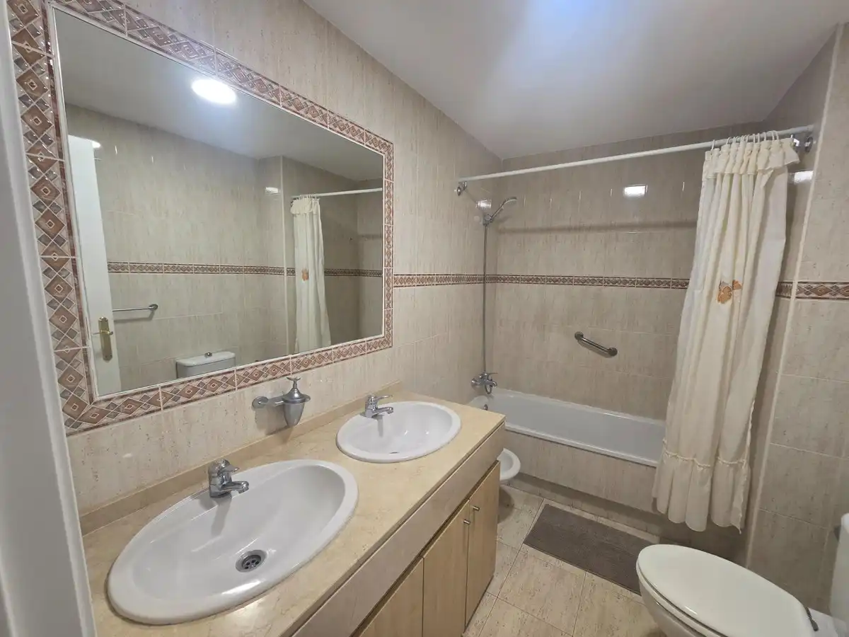 Bany de Apartament en venda en Benalmádena amb Aire condicionat, Calefacció i Jardí privat
