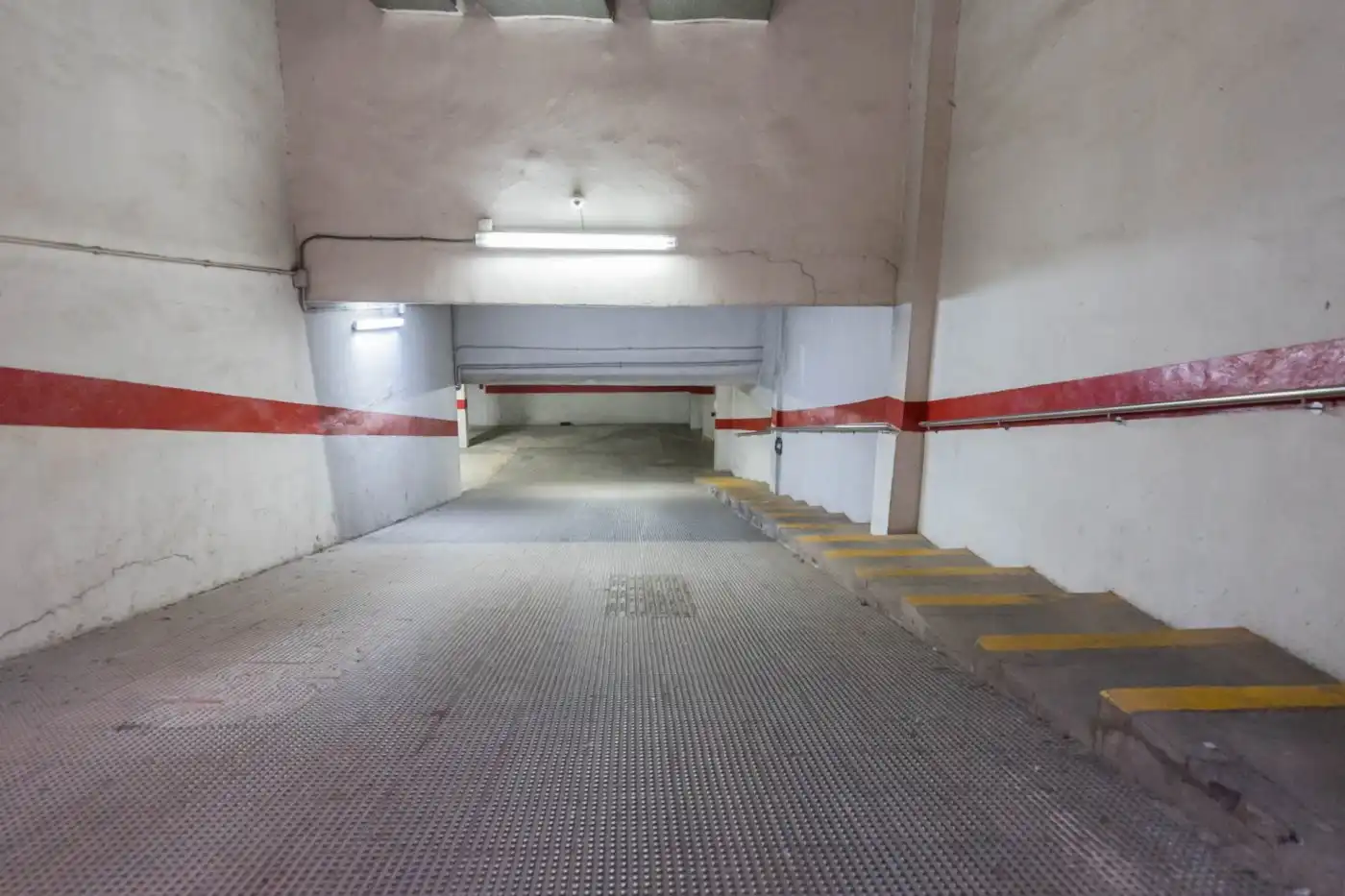 Parking de Piso en venta en Murcia con Parquet, Trastero y Balcón