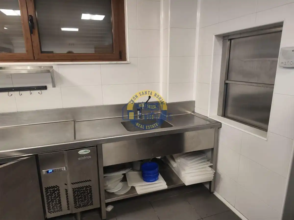 Kitchen of Commercial properties for sale in Villamañán  with Air Conditioner, Parquet flooring and Terrace