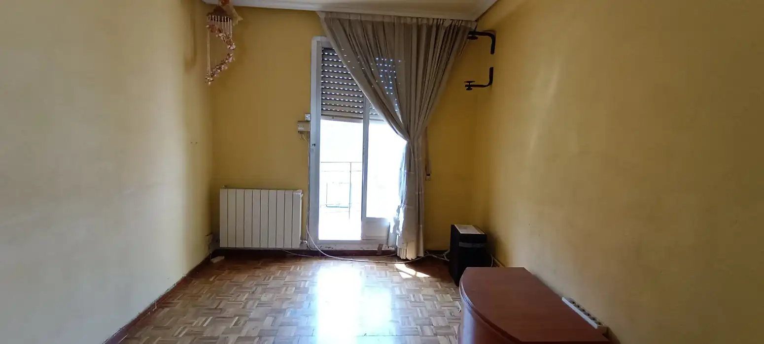 Dormitori de Pis en venda en  Logroño amb Calefacció, Parquet i Terrassa