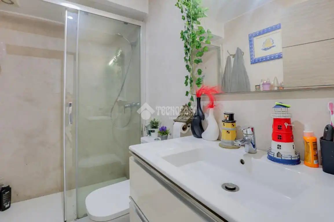 Baño de Piso en venta en Montcada i Reixac con Terraza