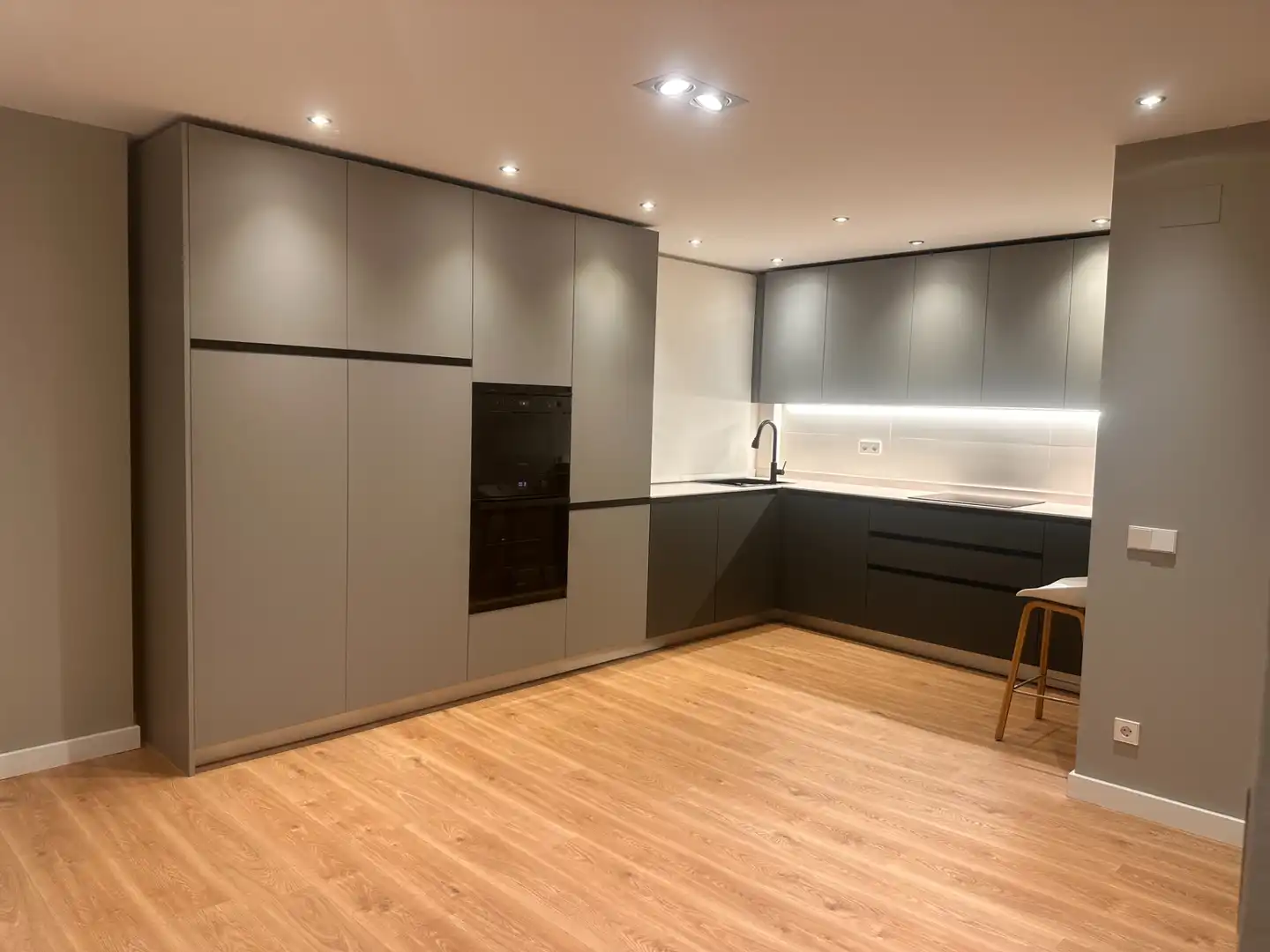 Piso con terraza en venta en Calle Nicolás Salmerón 7, imagen 30