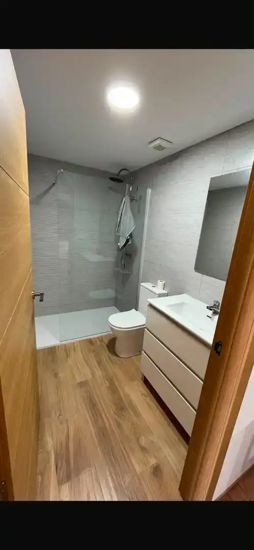 Badezimmer von Wohnung zur Miete in Elche / Elx mit Möbliert
