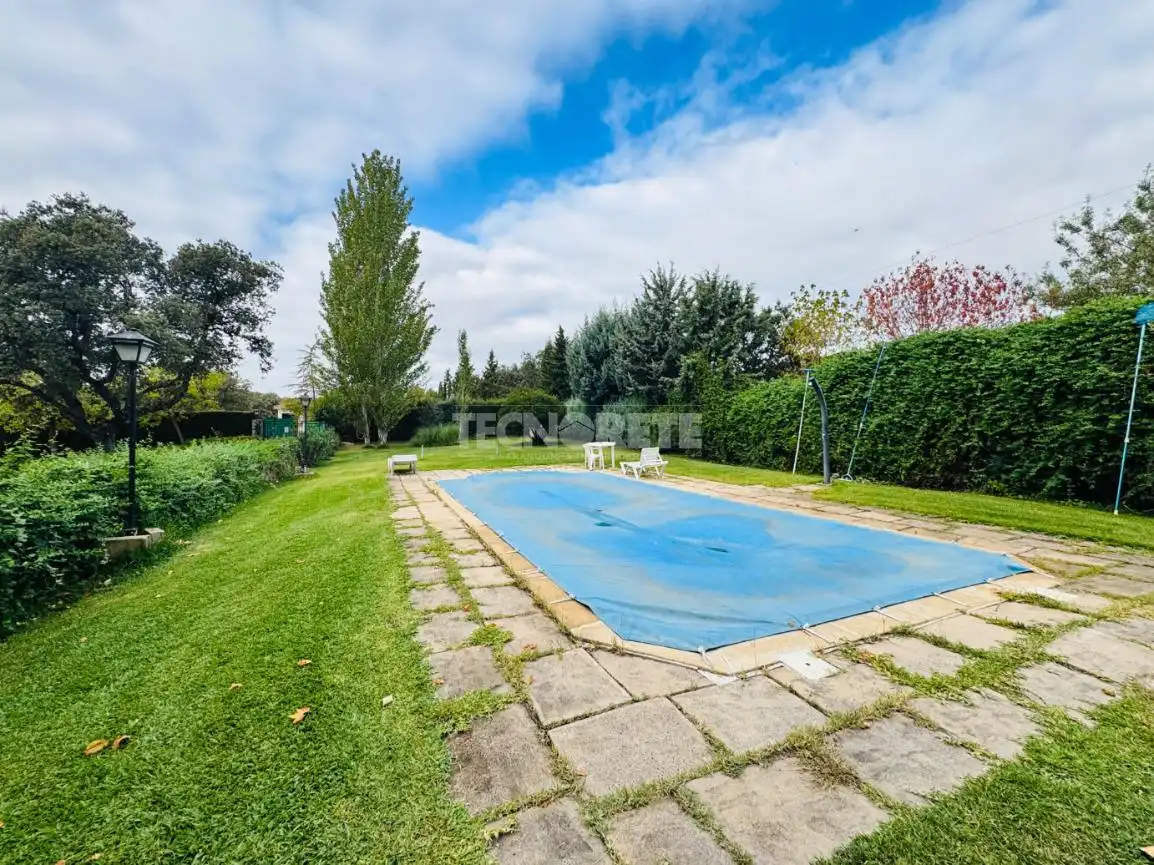Piscina de Casa o xalet en venda en San Román de los Montes