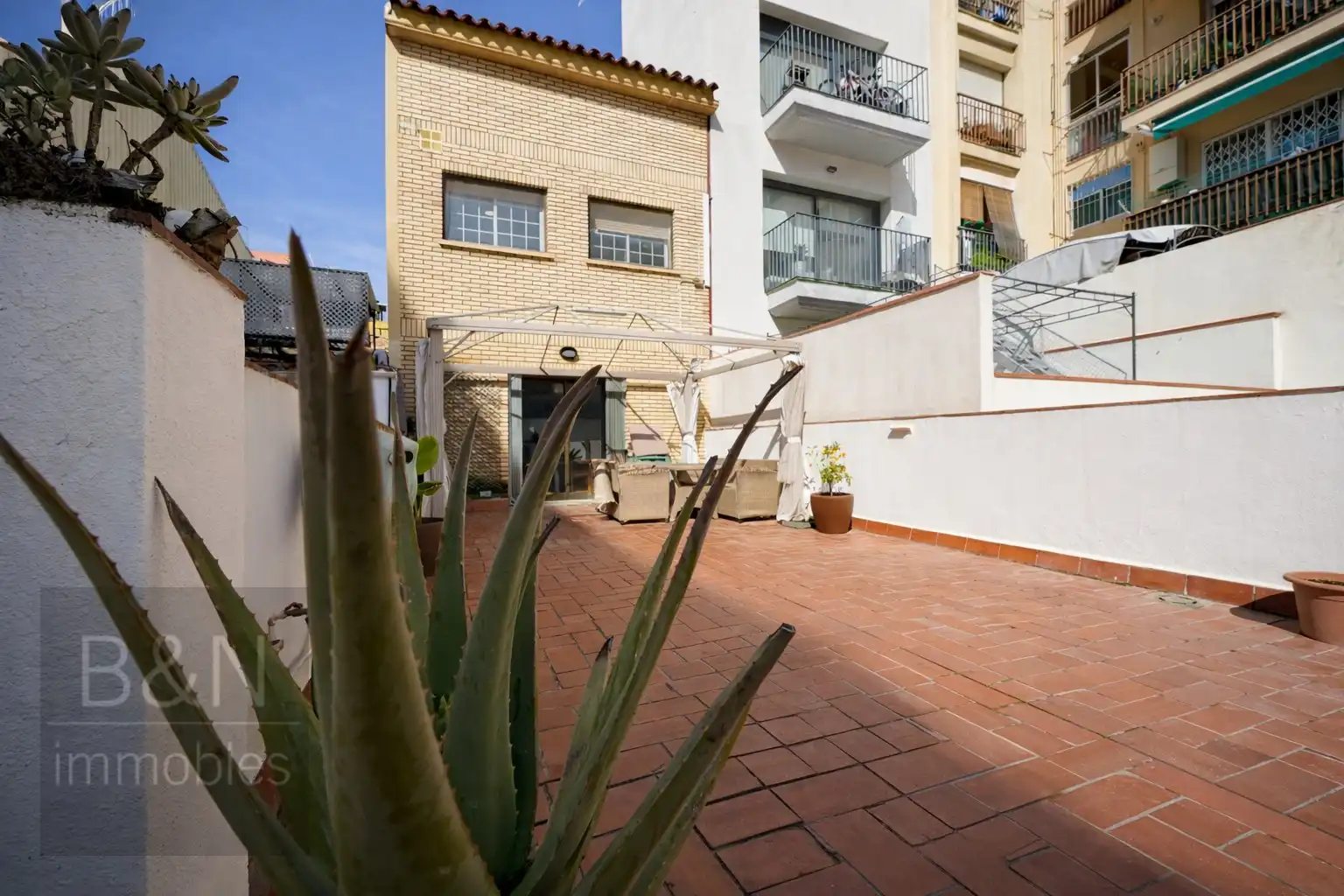 Vista exterior de Casa o xalet en venda en Rubí amb Aire condicionat, Calefacció i Terrassa