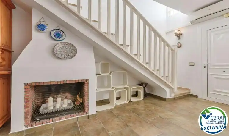 Detached homes for sale in Roses  with Private garden and Community pool