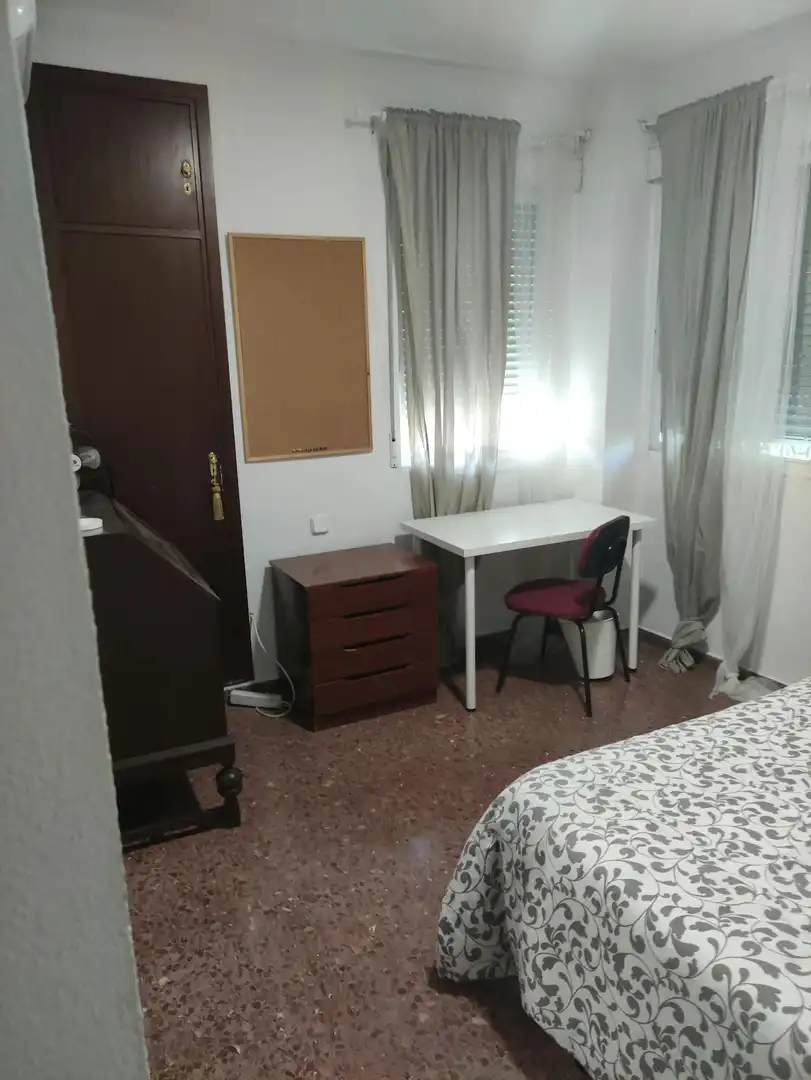 Bedroom of Flat for share in  Sevilla Capital  with Air Conditioner, Heating and Furnished