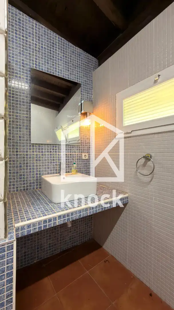 Bany de Casa o xalet en venda en Oviedo  amb Calefacció, Parquet i Terrassa