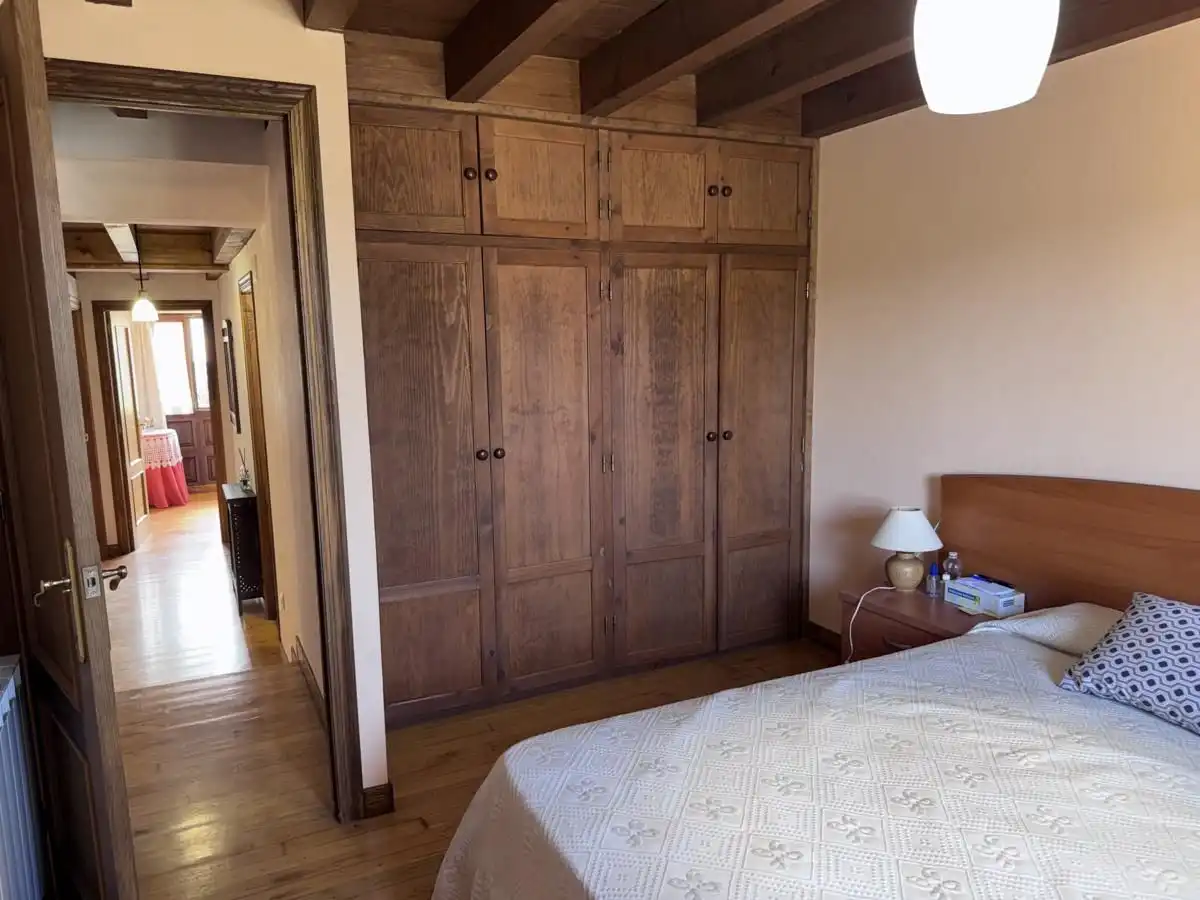 Habitación de Casa adosada en venta en Llanes con Calefacción, Jardín privado y Terraza