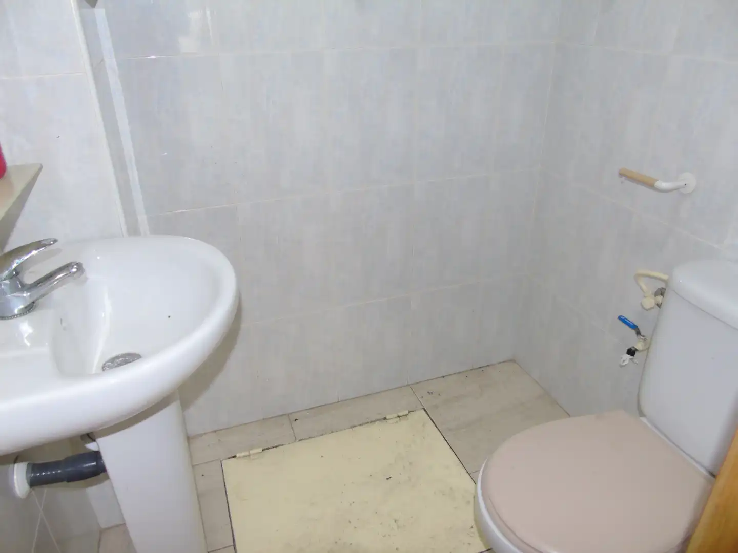 Baño de Local de alquiler en Lorquí con Aire acondicionado