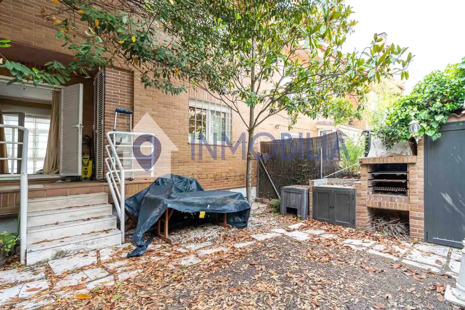Vista exterior de Casa adosada en venta en Madrid con Aire acondicionado, Calefacción y Jardín privado