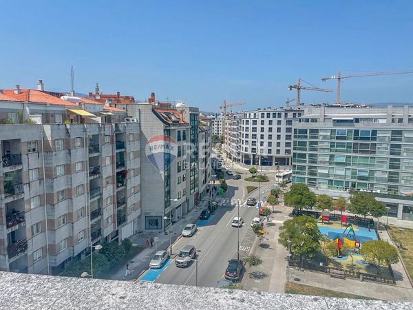 Vista exterior de Àtic en venda en Pontevedra Capital  amb Calefacció, Terrassa i Traster
