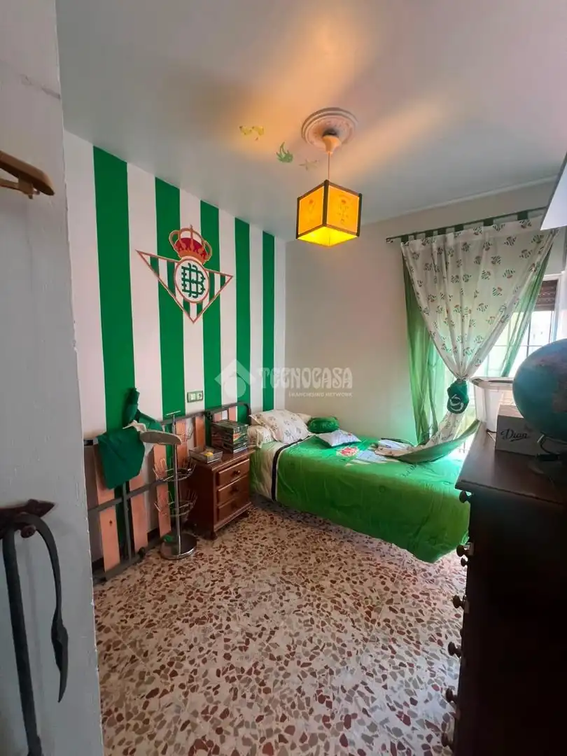 Dormitori de Casa o xalet en venda en Sevilla amb Aire condicionat i Terrassa