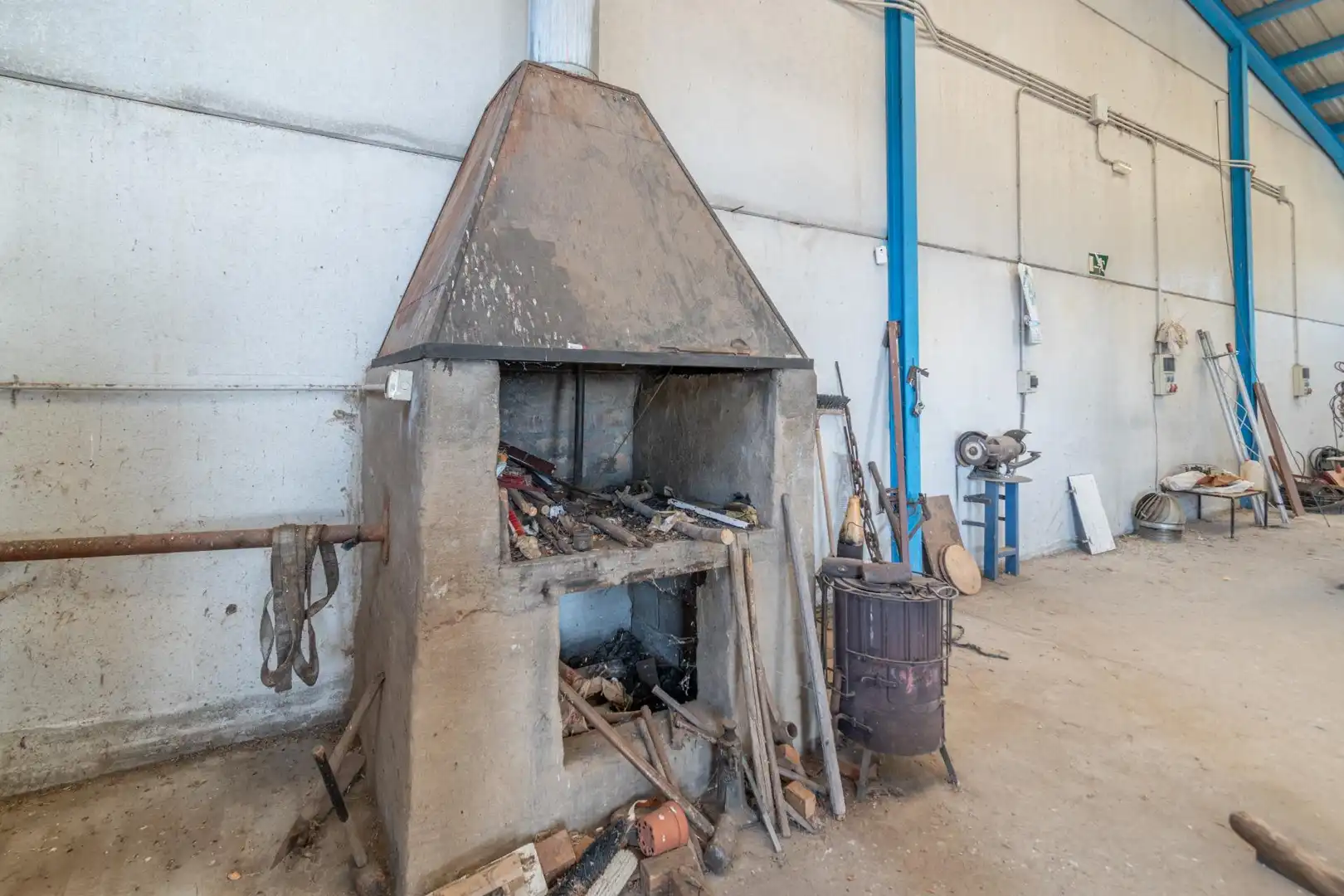 Vista exterior de Nave industrial en venta en Cogollos de Guadix
