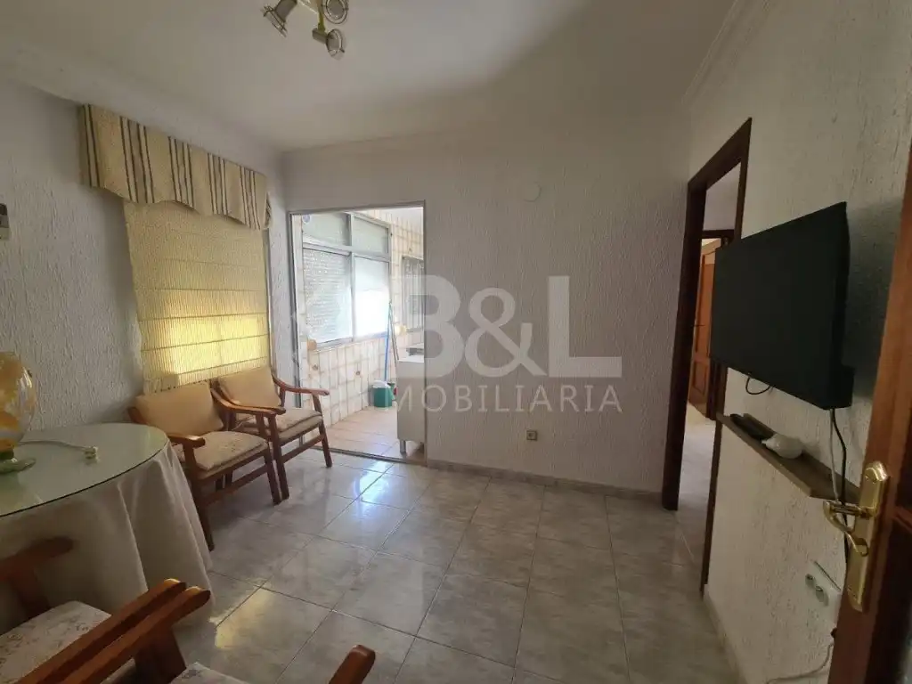 Dormitori de Pis de lloguer en Huelva amb Aire condicionat i Moblat