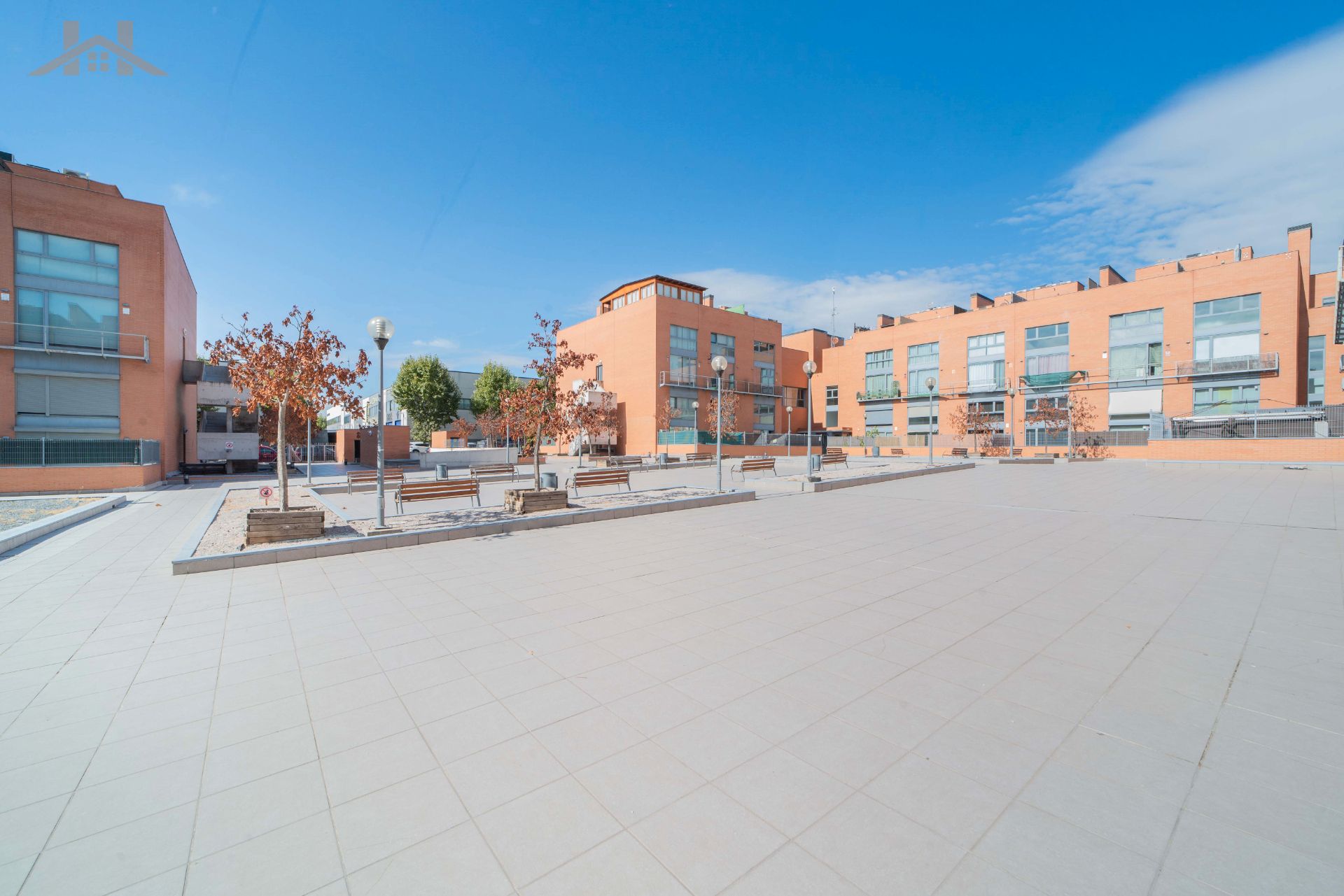 Exterior view of Duplex for sale in Alcorcón  with Air Conditioner, Terrace and Storage room