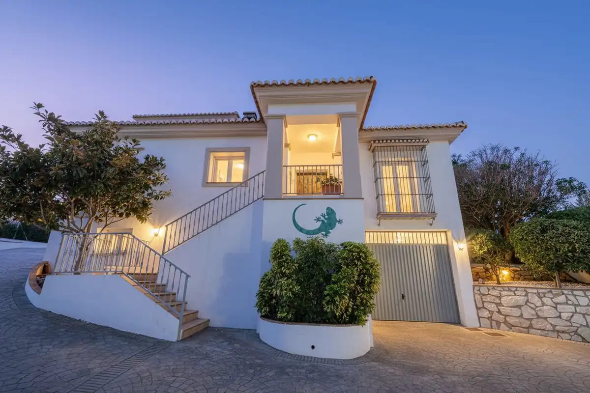 Vista exterior de Casa o chalet en venta en Mijas con Aire acondicionado, Jardín privado y Terraza