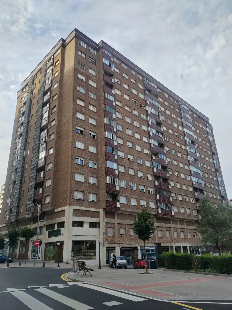 Außenansicht von Wohnung zur Miete in Bilbao  mit Heizung, Parkett und Terrasse