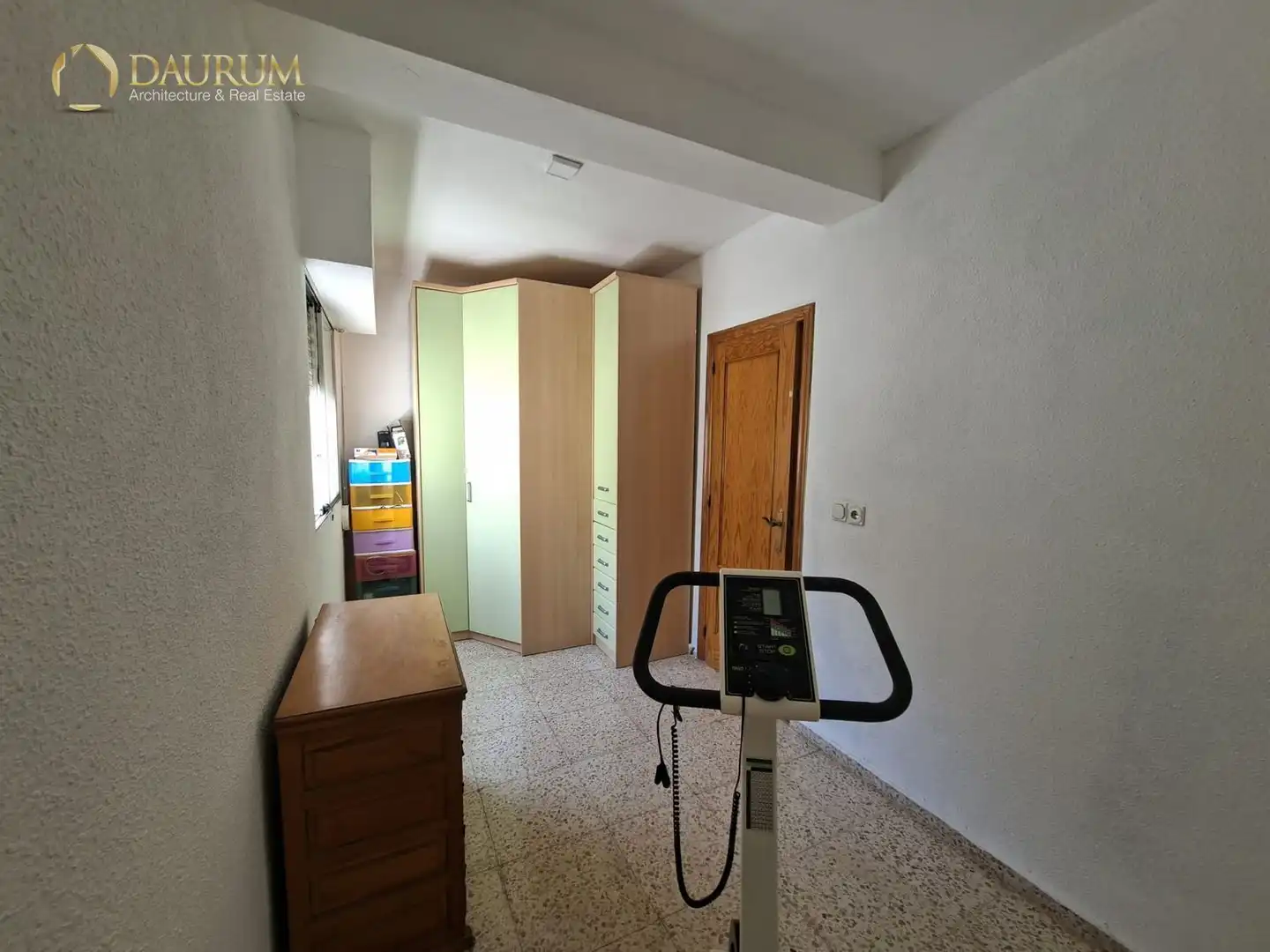 Schlafzimmer von Dachboden zum Verkauf in Alicante / Alacant mit Klimaanlage, Abstellraum und Möbliert